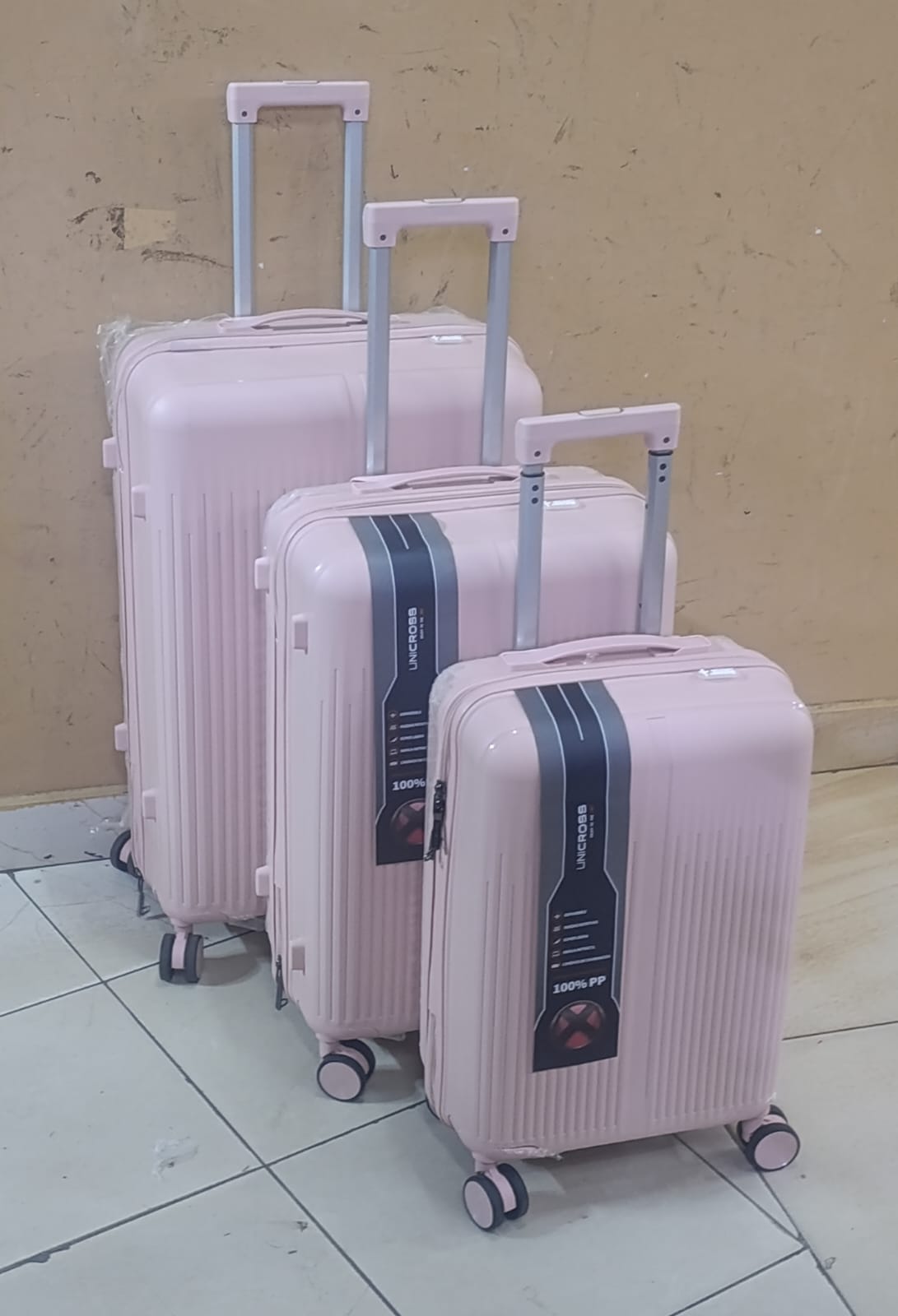 3 in 1 Luxurious Fibre Suitcase - Image 6
