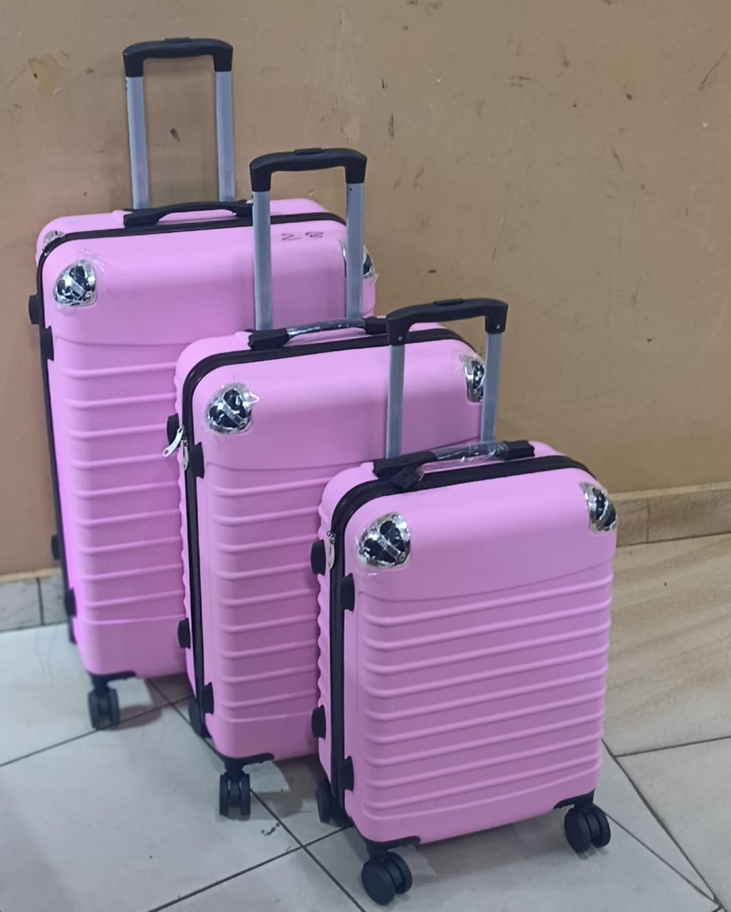3 in 1 Luxurious Fibre Suitcase - Image 5